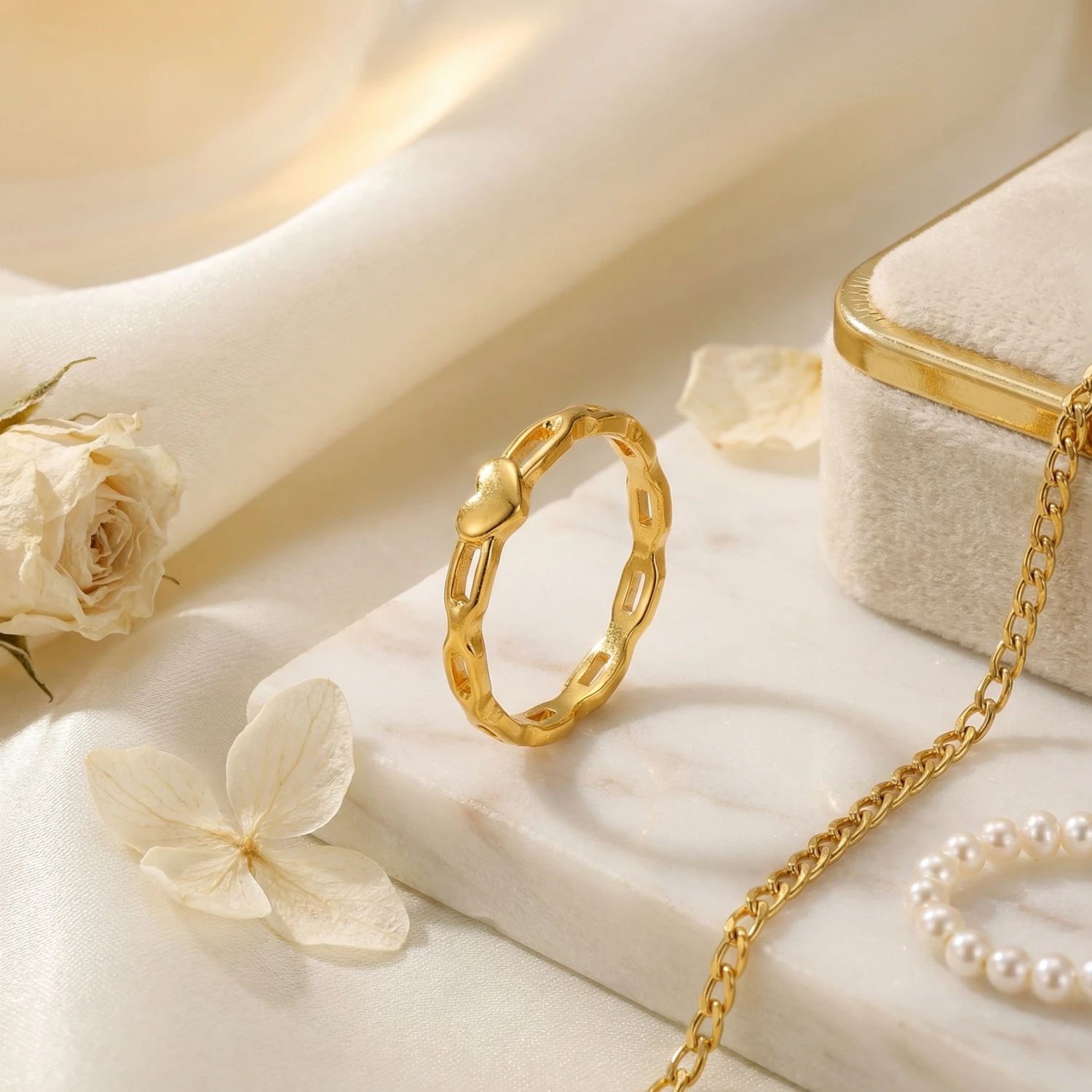 Luxe Heart Loop Ring