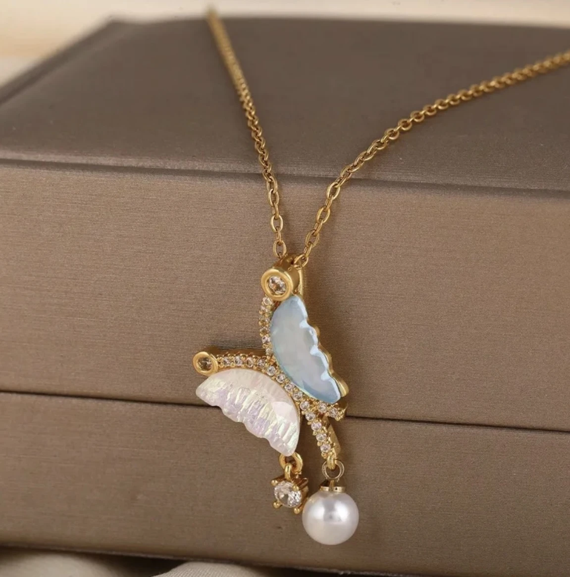 Opalwing Pearl necklace