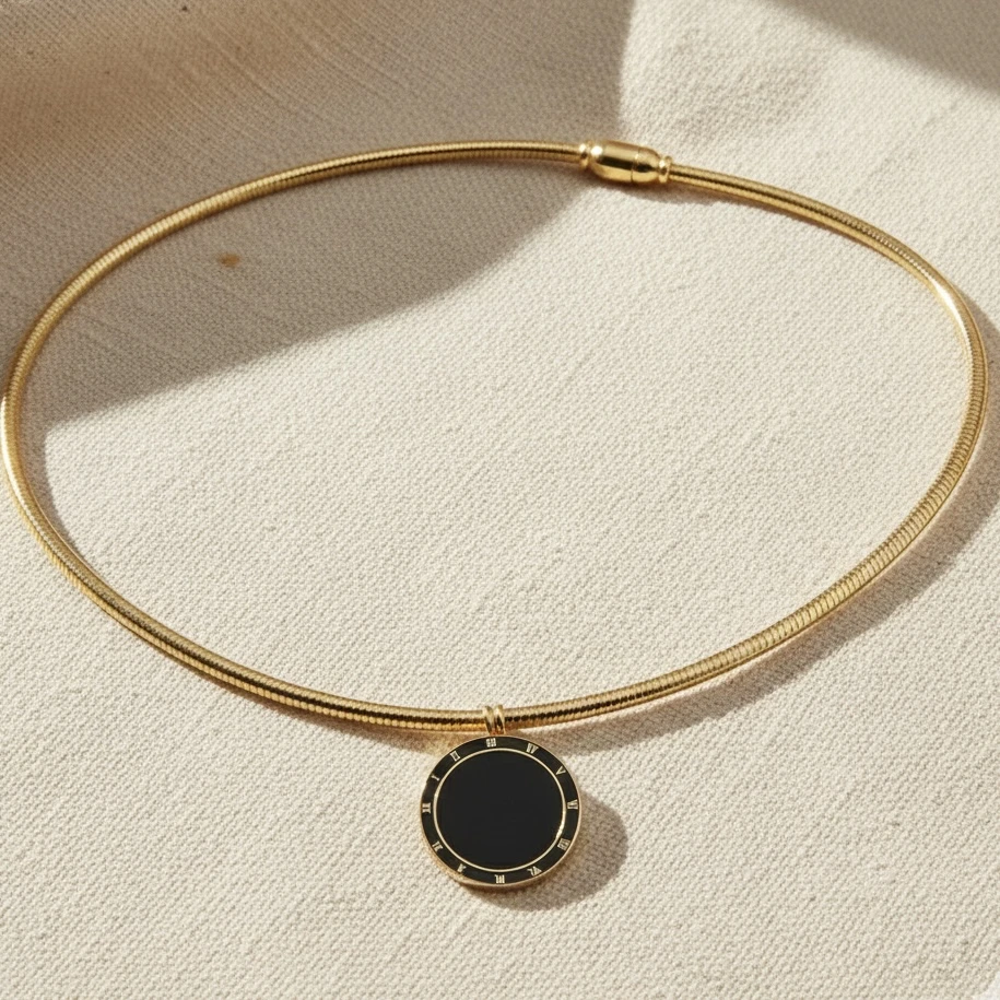 Eclipse Roman Pendant Black