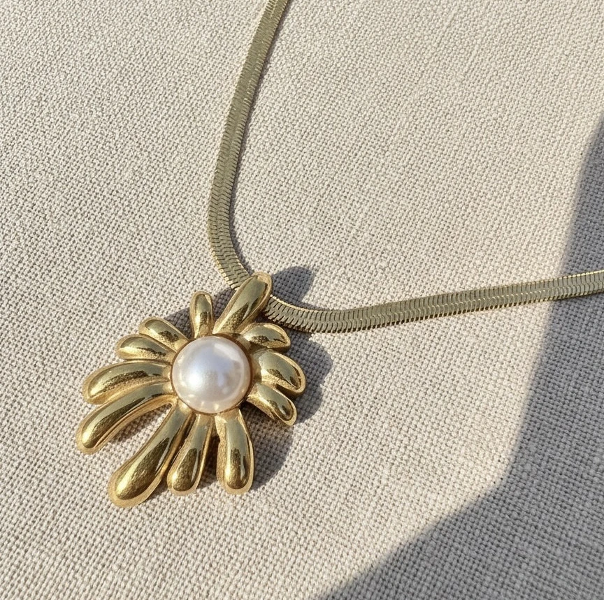 Golden Halo Pearl Necklace