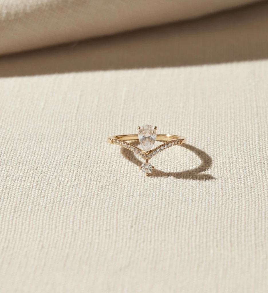 Majestic V-Drop Ring